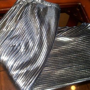 NEW DIRECTIONS METALLIC GOLD  SKIRT